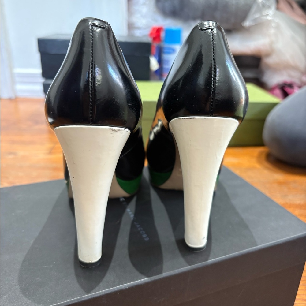 Marc Jacobs Black and Green Peep-Toe Heels - Picture 3 of 4